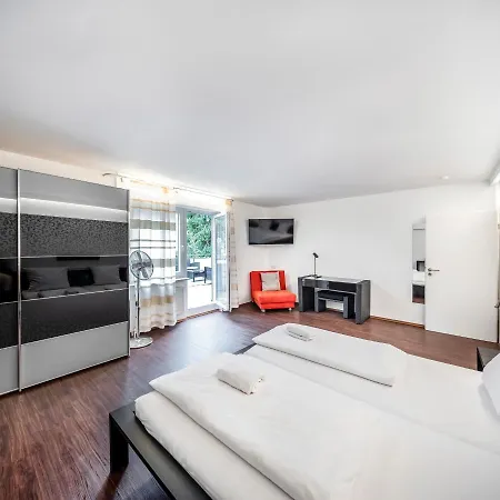Little-italy Aparthotel